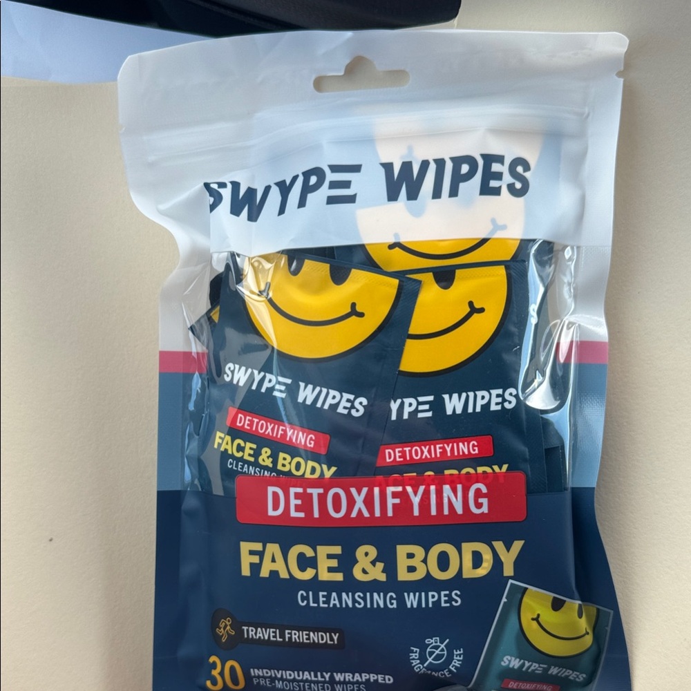 Detoxifying Face & Body Cleansing Wipes